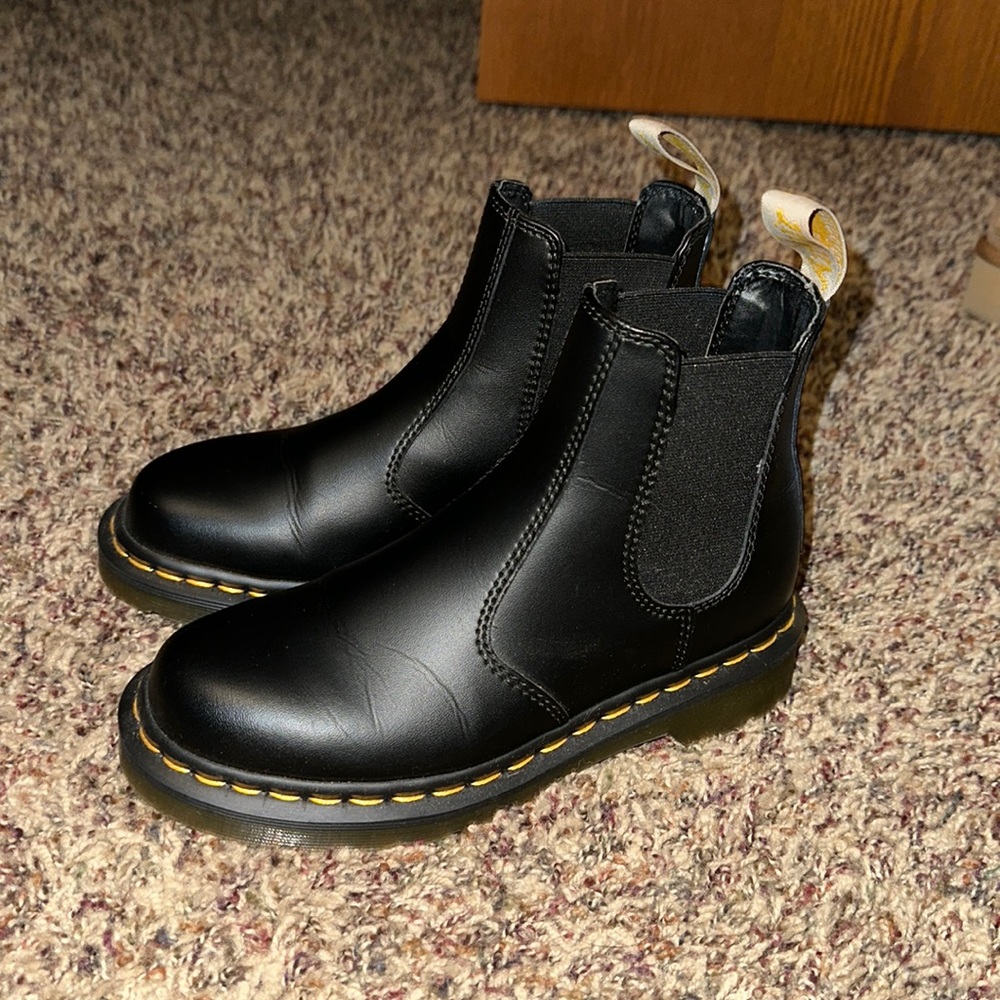 Dr. Martin boots size 5 only worn once in great shape